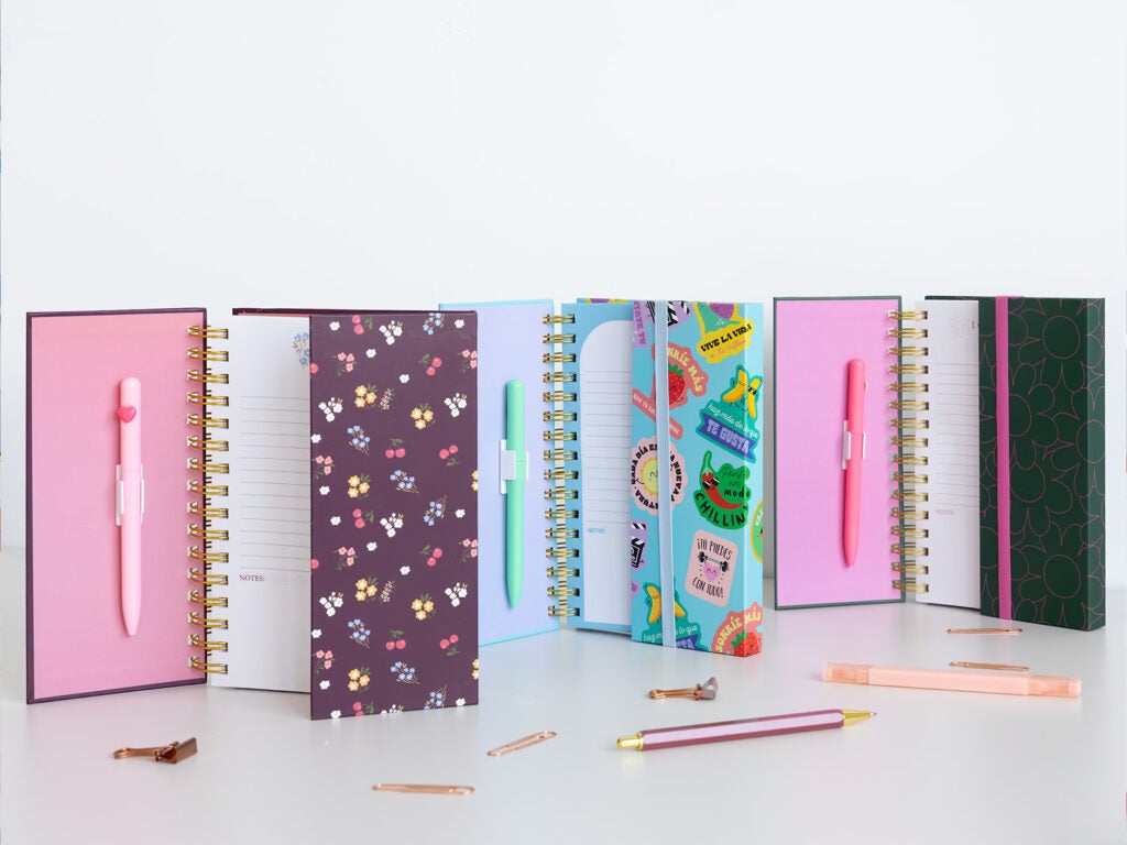 Cuadernos escolares tapa dura y libretas bonitas para apuntes con bolígrafos divertidos incorporados.