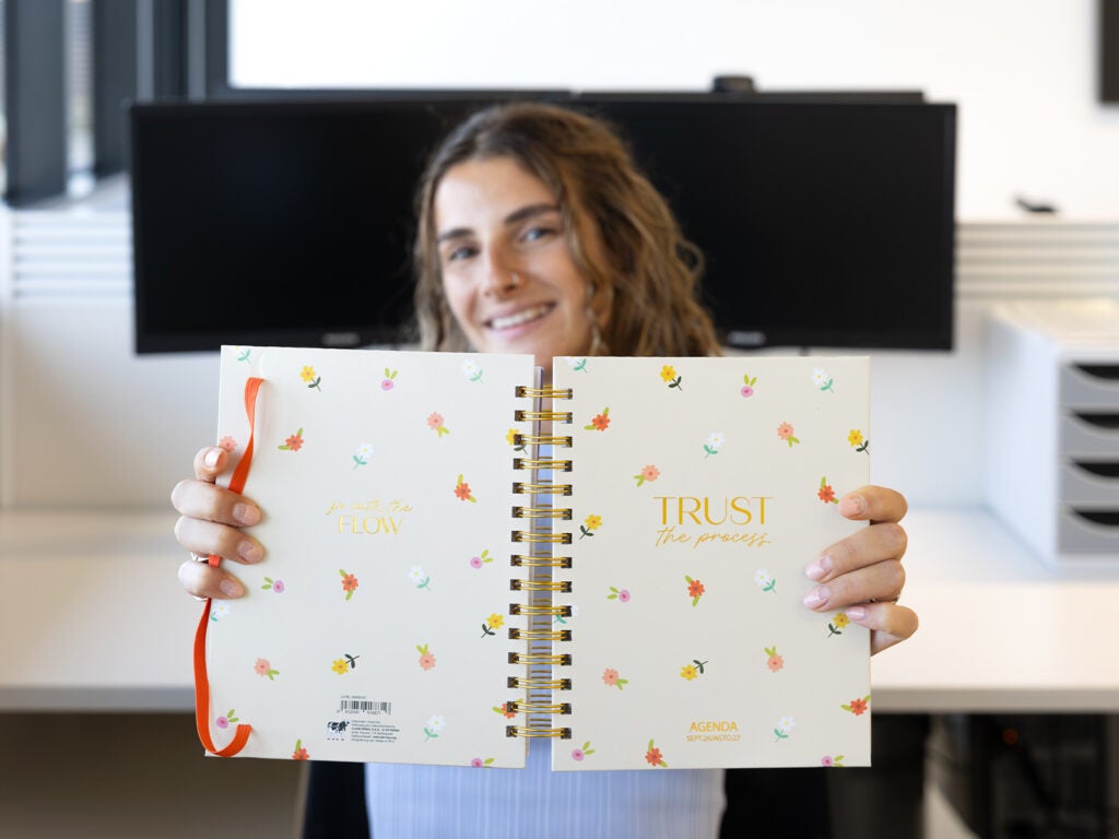 Agenda de oficina con anillas y diseño floral Trust
