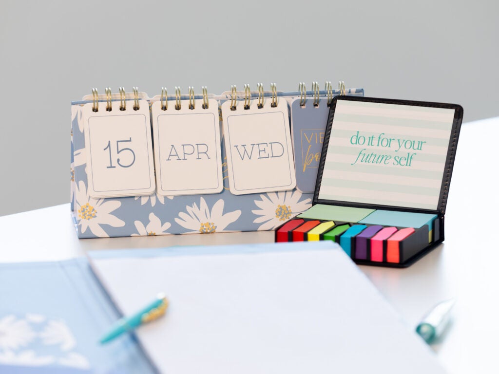 Calendario sobremesa original con marcadores adhesivos