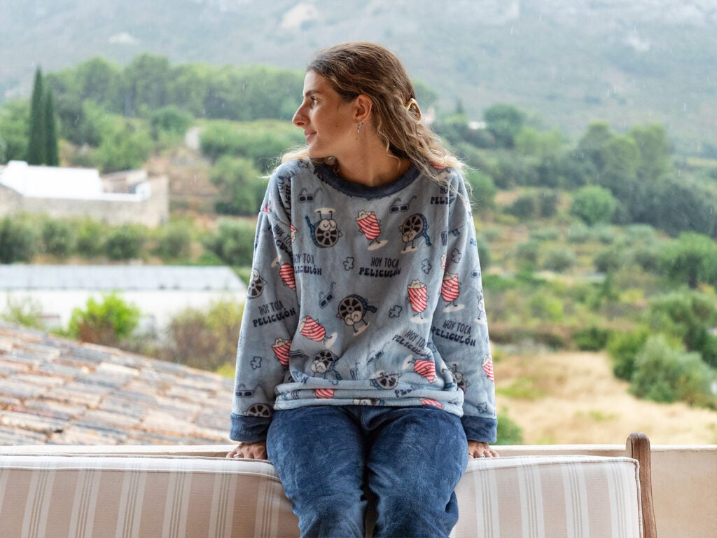 Pijama polar suave y calentito para ver películas en invierno
