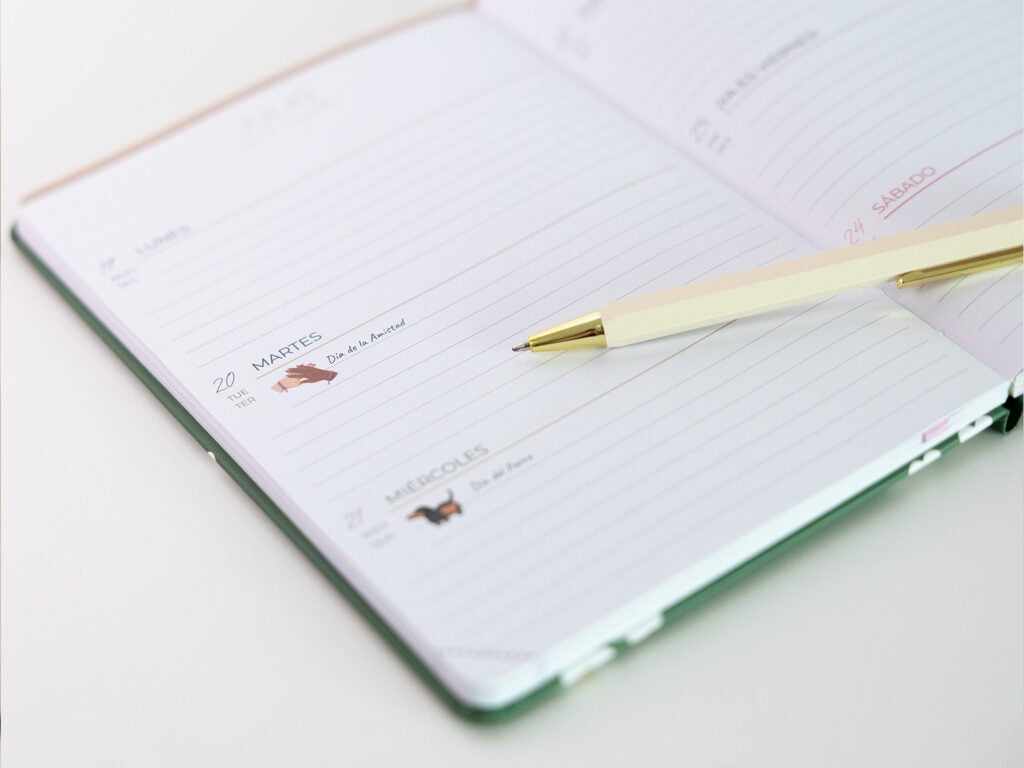 Interior de agenda anual com vista semanal para organização