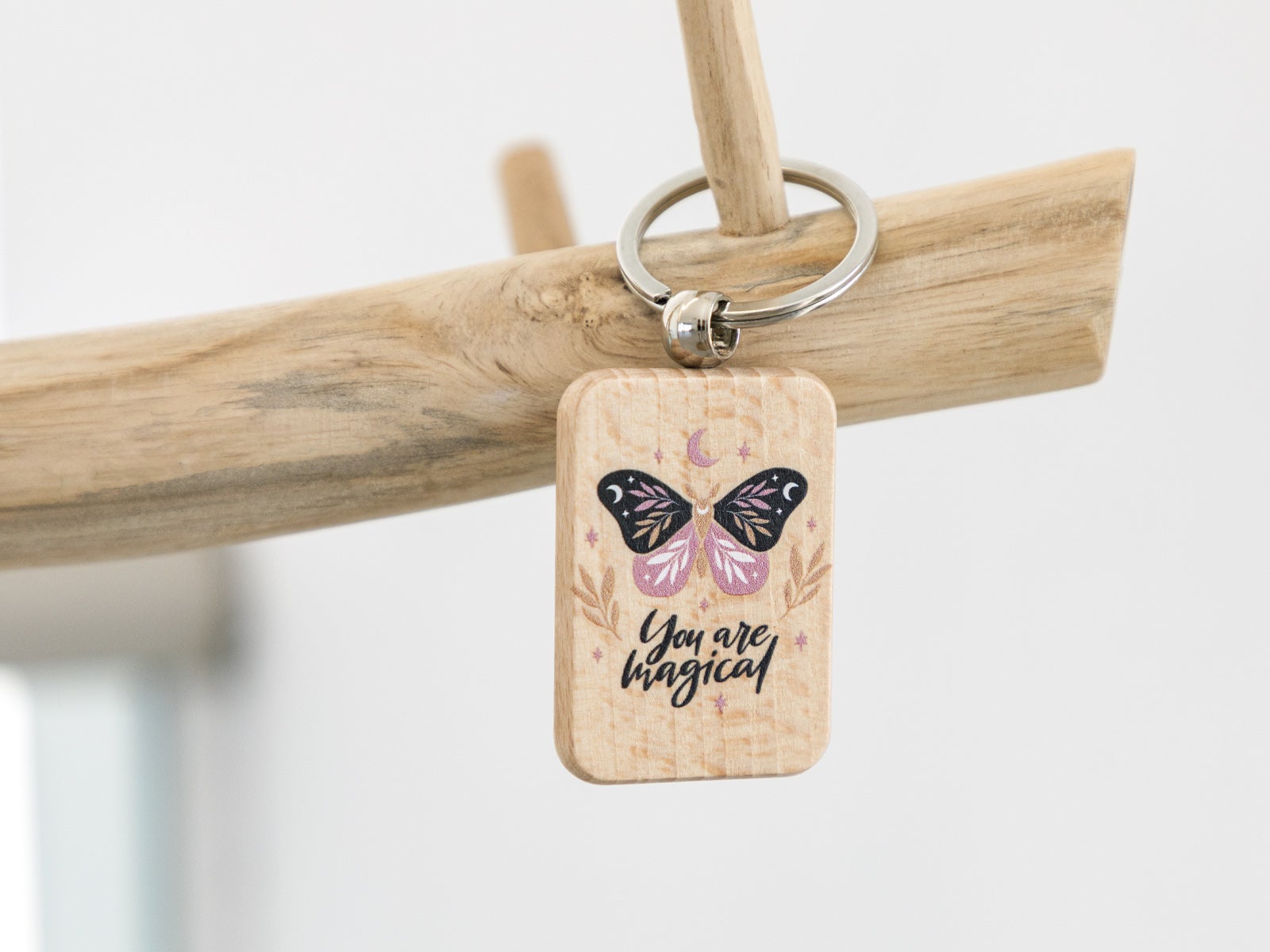 Llavero de madera mariposa