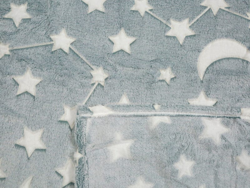 Manta fluorescente estrellas 127x152cm - vista 2 Ale-Hop