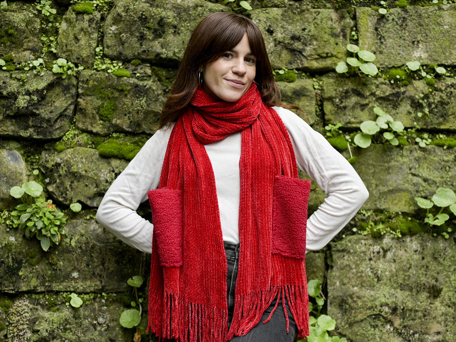 Sciarpa morbida con tasca rossa