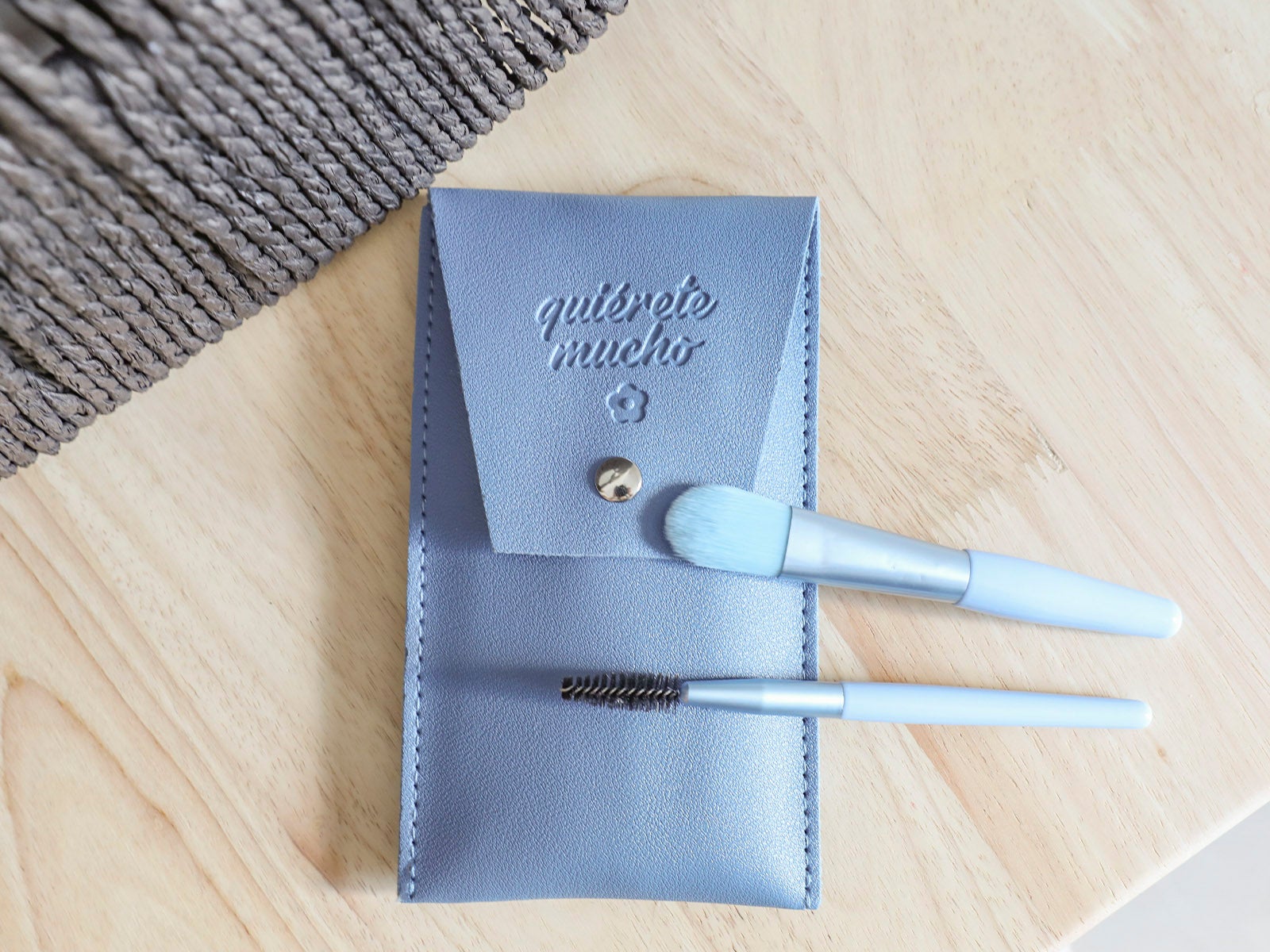 Set de 8 mini brochas de maquillaje con neceser - Quiérete