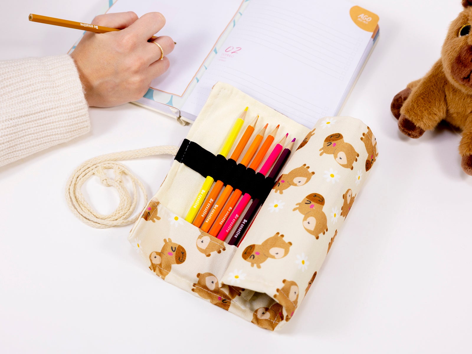 Estojo enrolável capivara