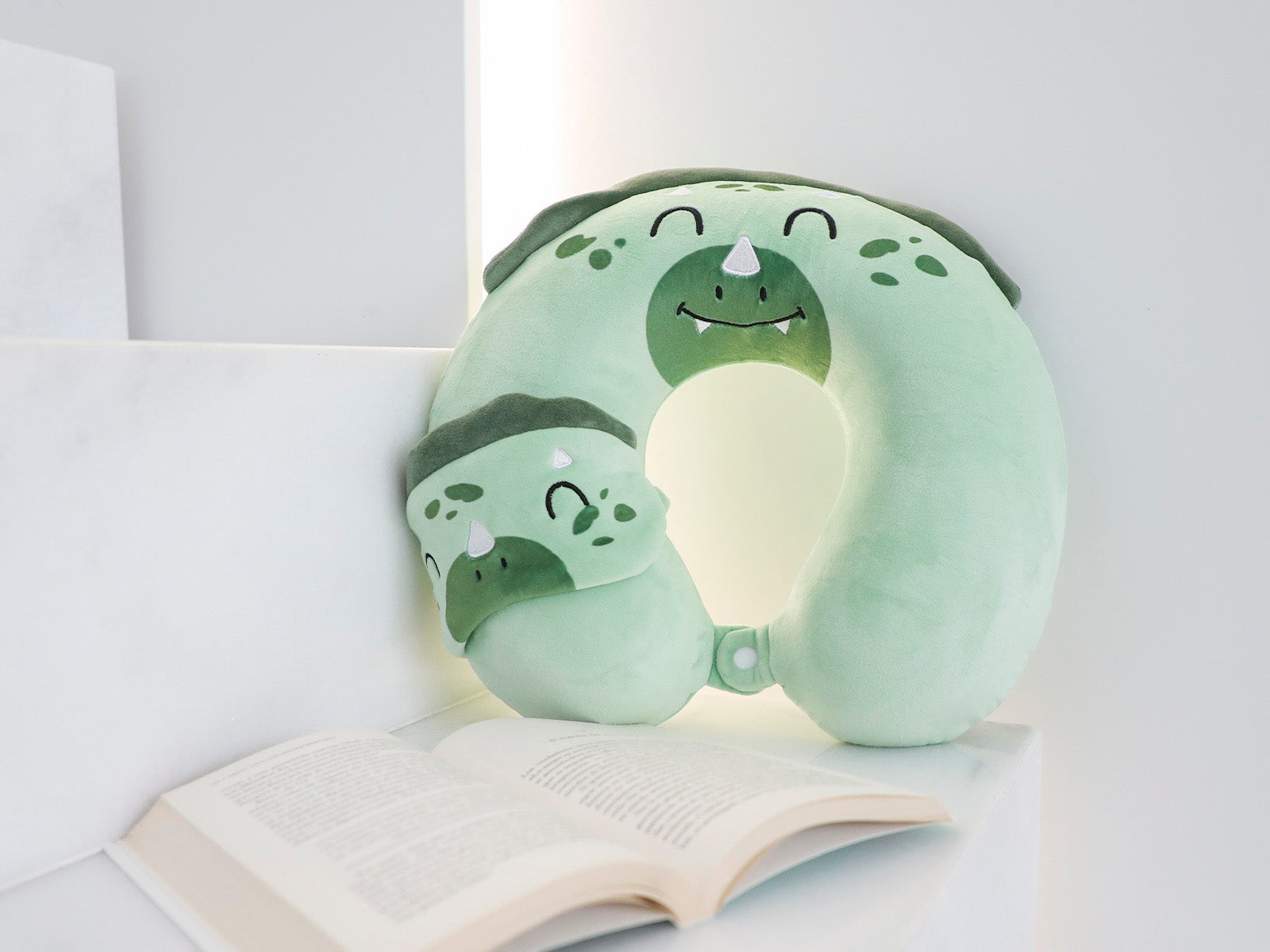 ALMOFADA E MASCARA DINO