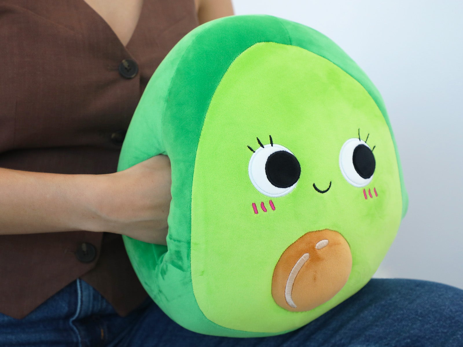 Peluche calientamanos aguacate