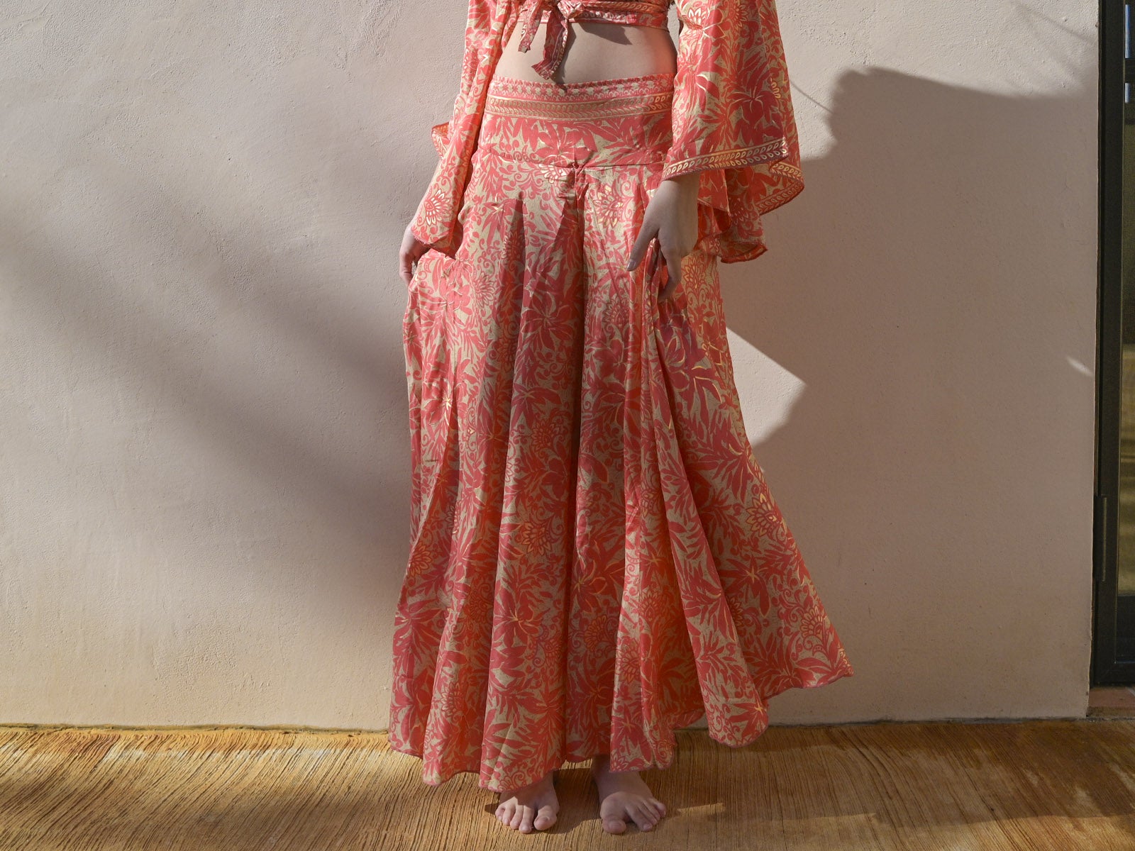 Falda pantalón fluida con estampado floral naranja