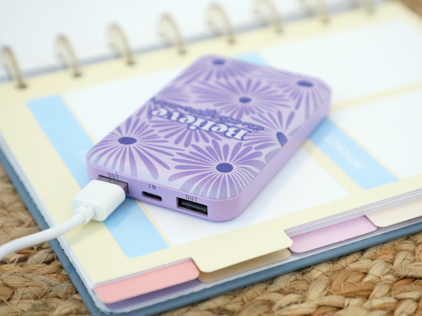 Batteria portatile 5000 mAh – Design floreale “Believe”