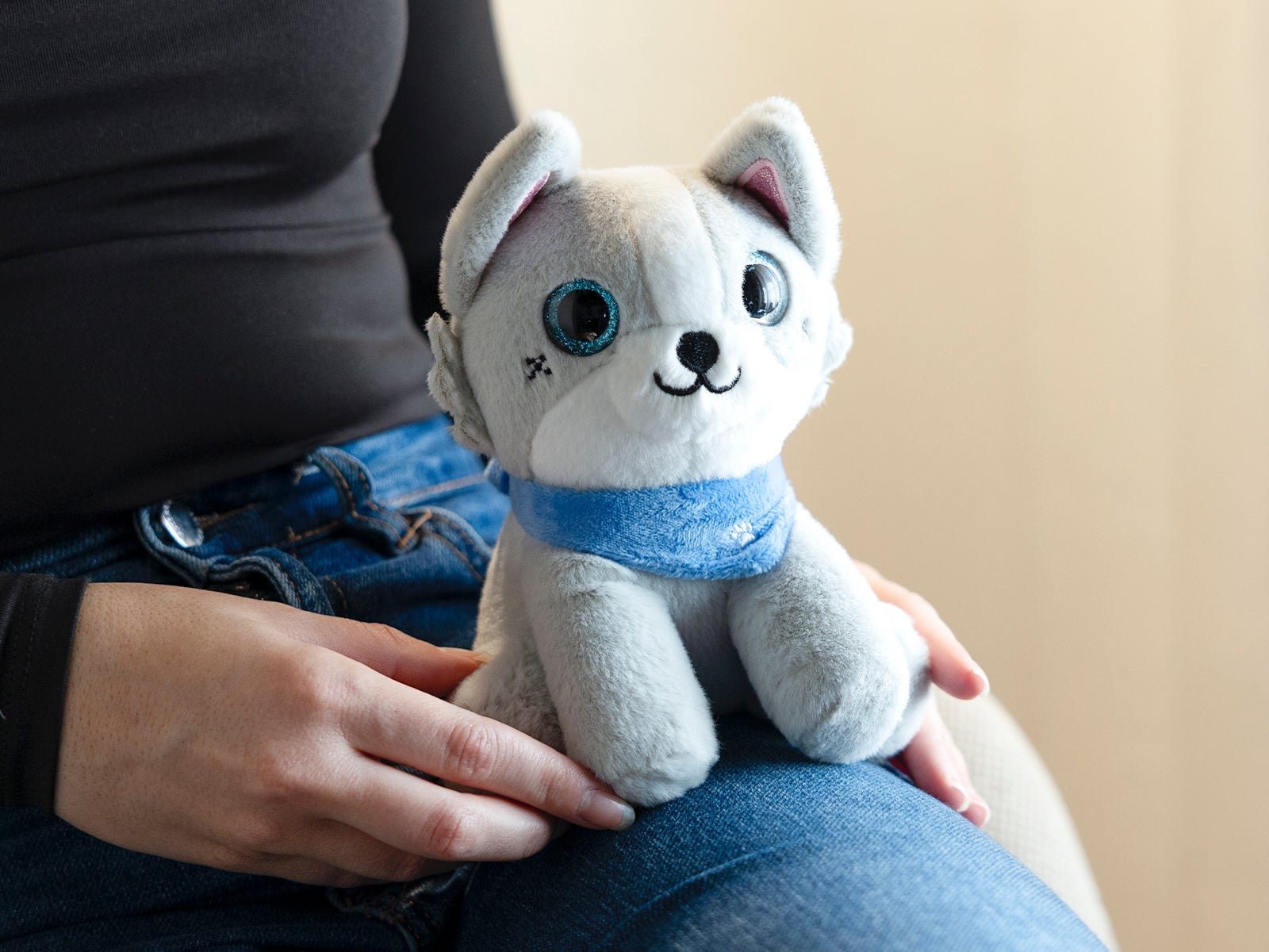 Peluche ojos brillantes perrito