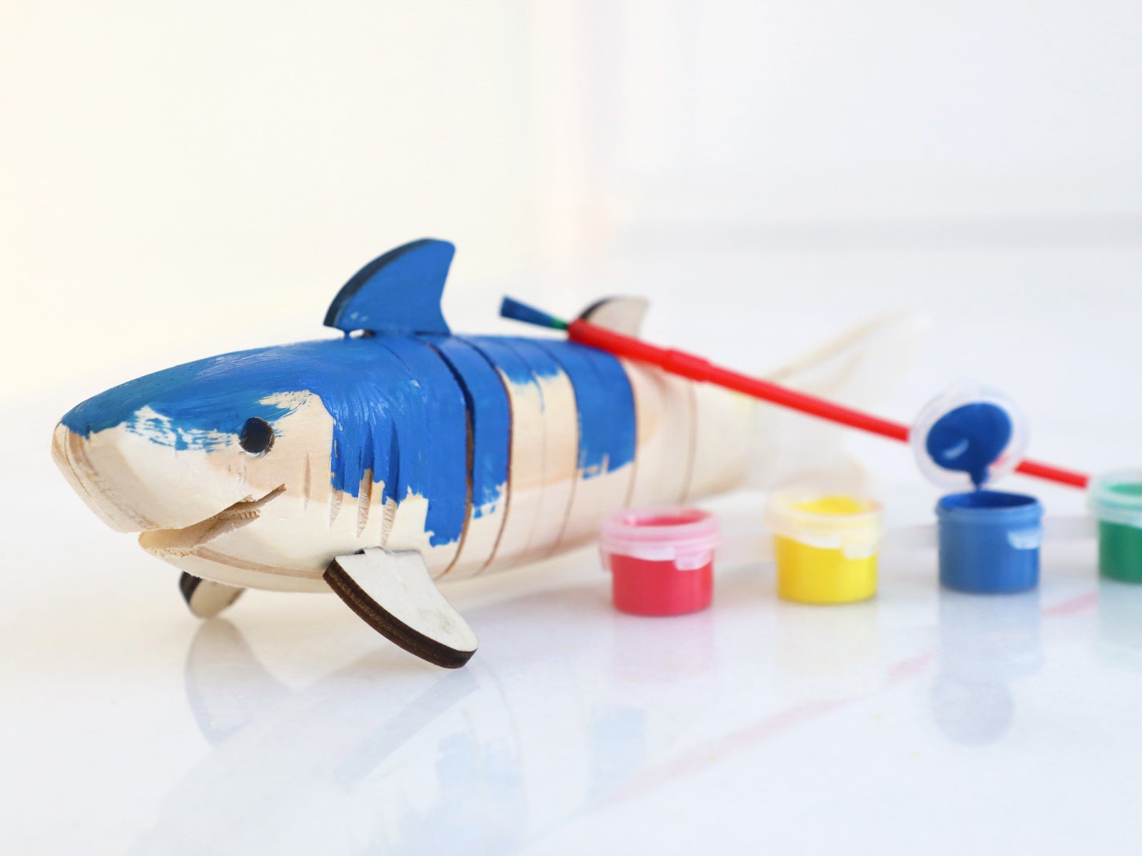 Squalo in legno articolato da colorare