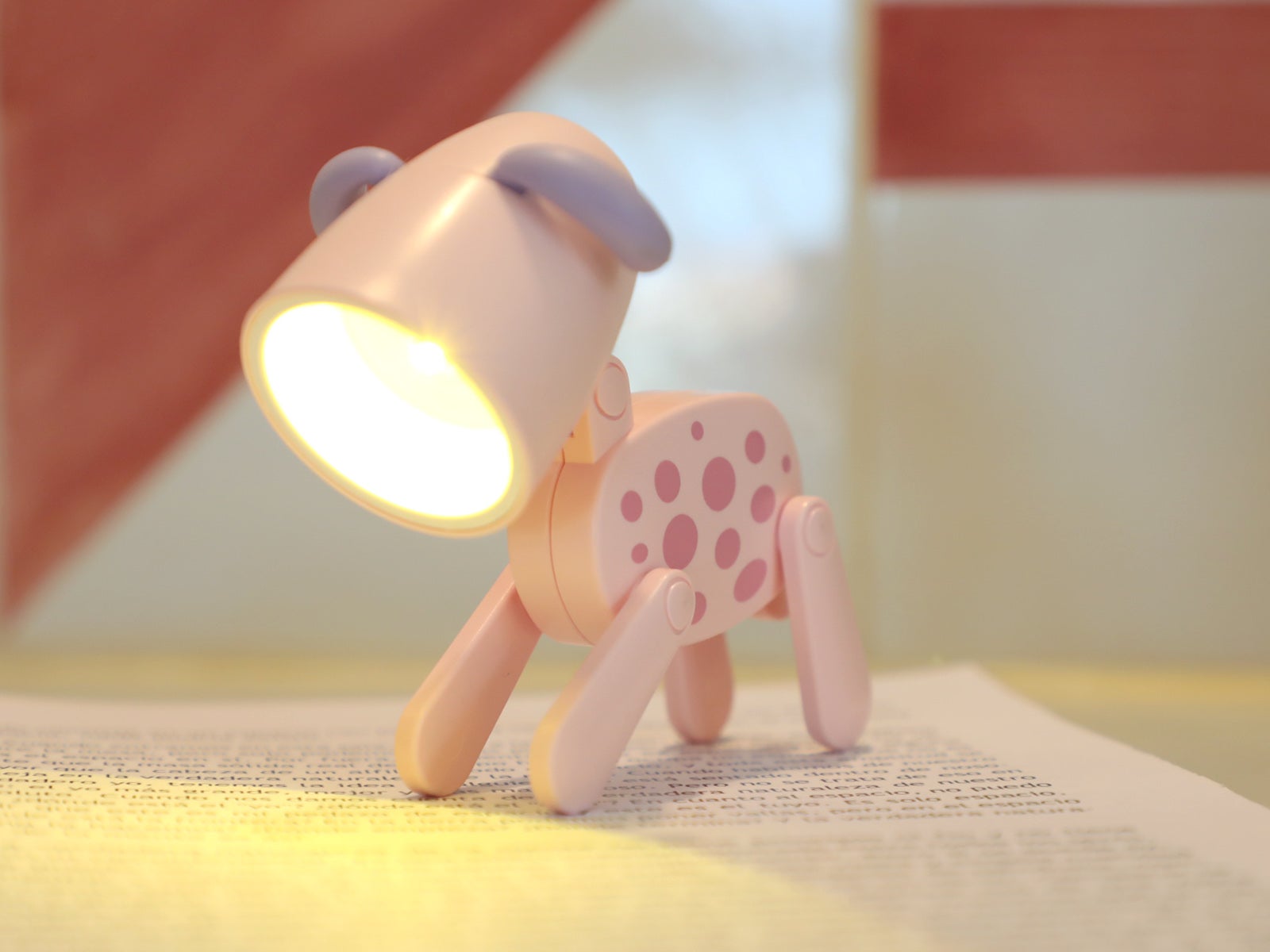 Lámpara perro rosa
