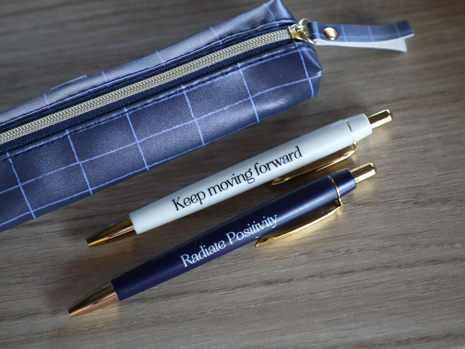 Set de 2 bolígrafos con estuche de cuadros