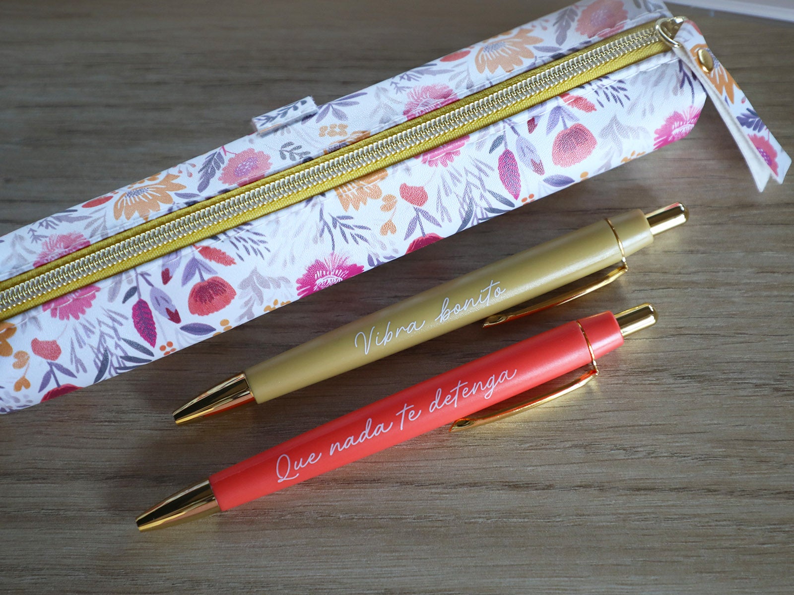 Set de 2 bolígrafos con estuche de flores