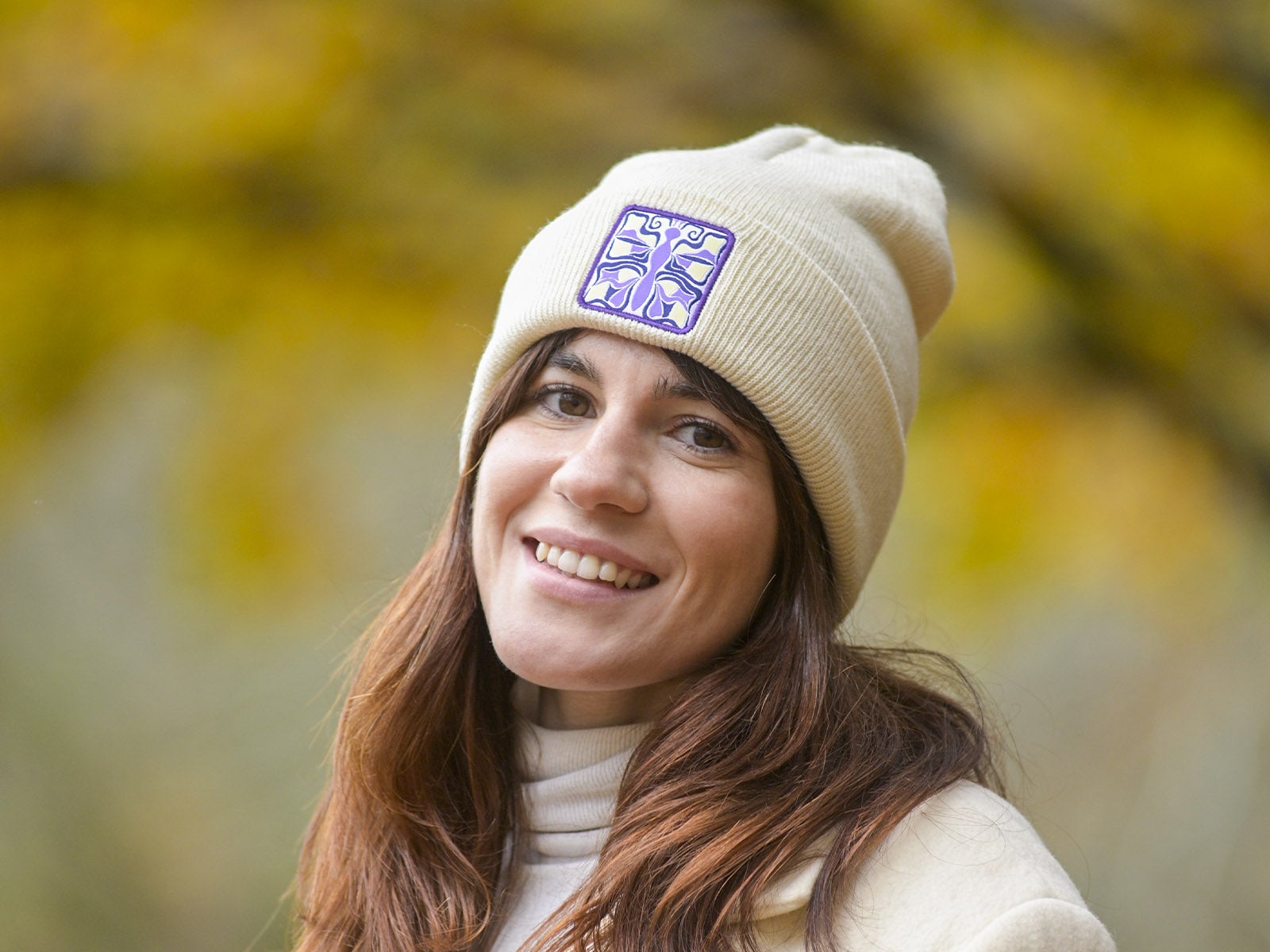 Gorro beige mariposa