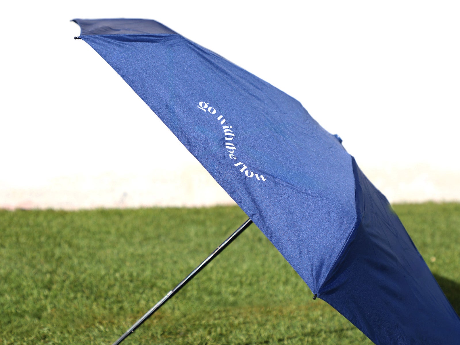 Paraguas mini azul con filtro +50 UV – Go with the flow