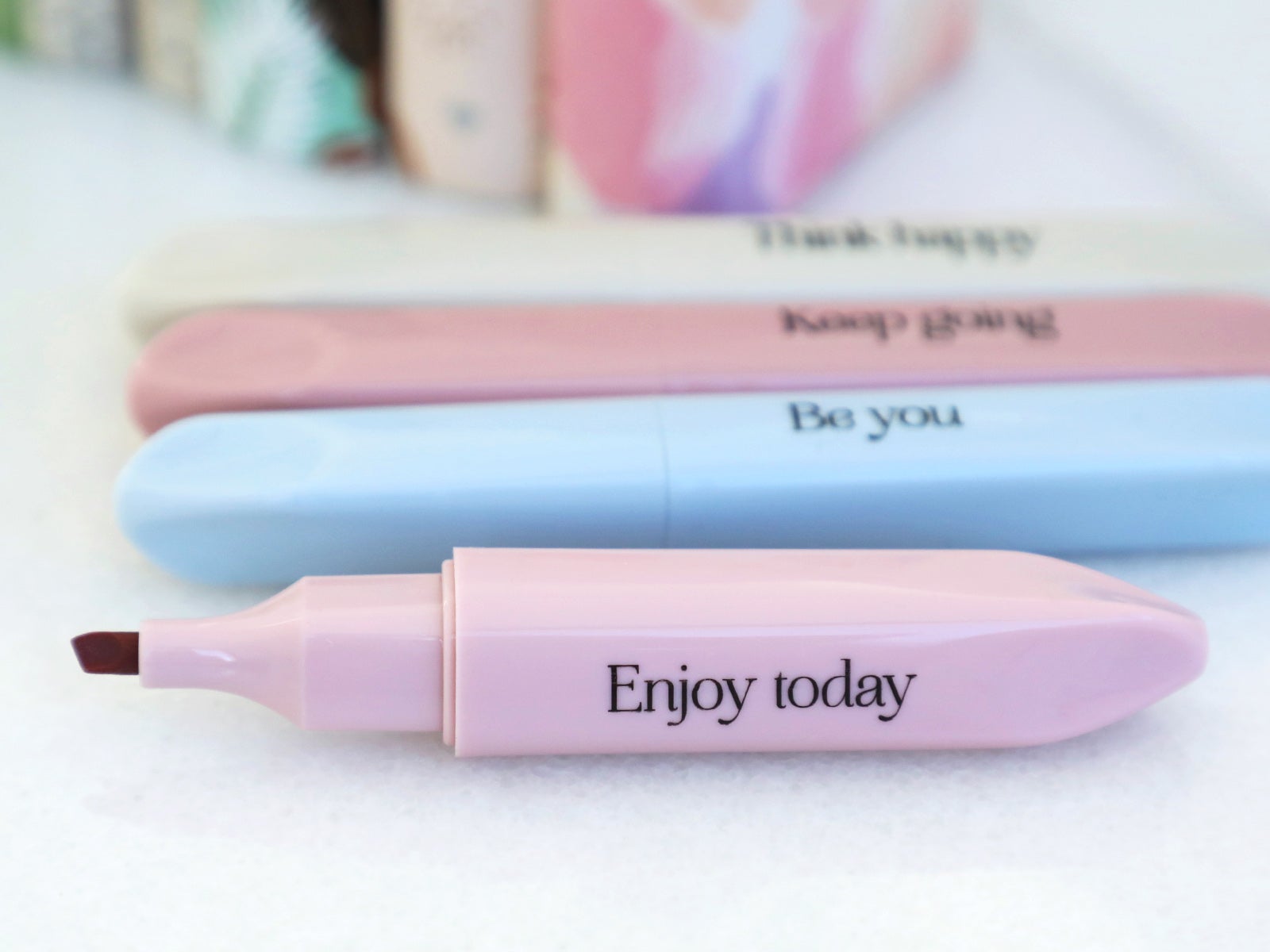 Pack de 4 subrayadores mini – Keep going, Enjoy today, Bonjour, Think happy