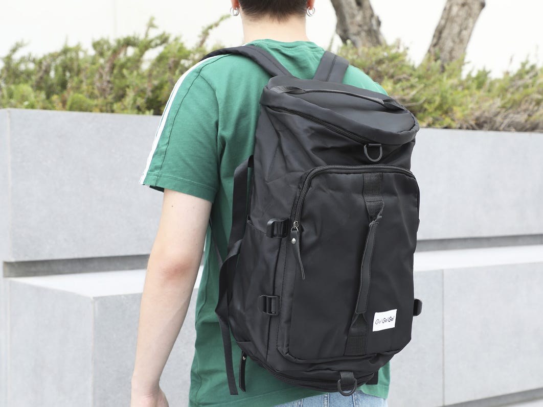 Mochila de deporte y viaje negro Ale-Hop