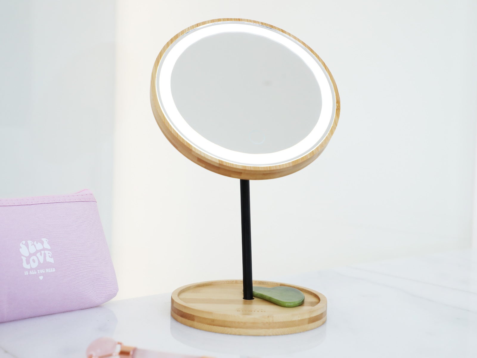 Espejo de bambú con luz recargable