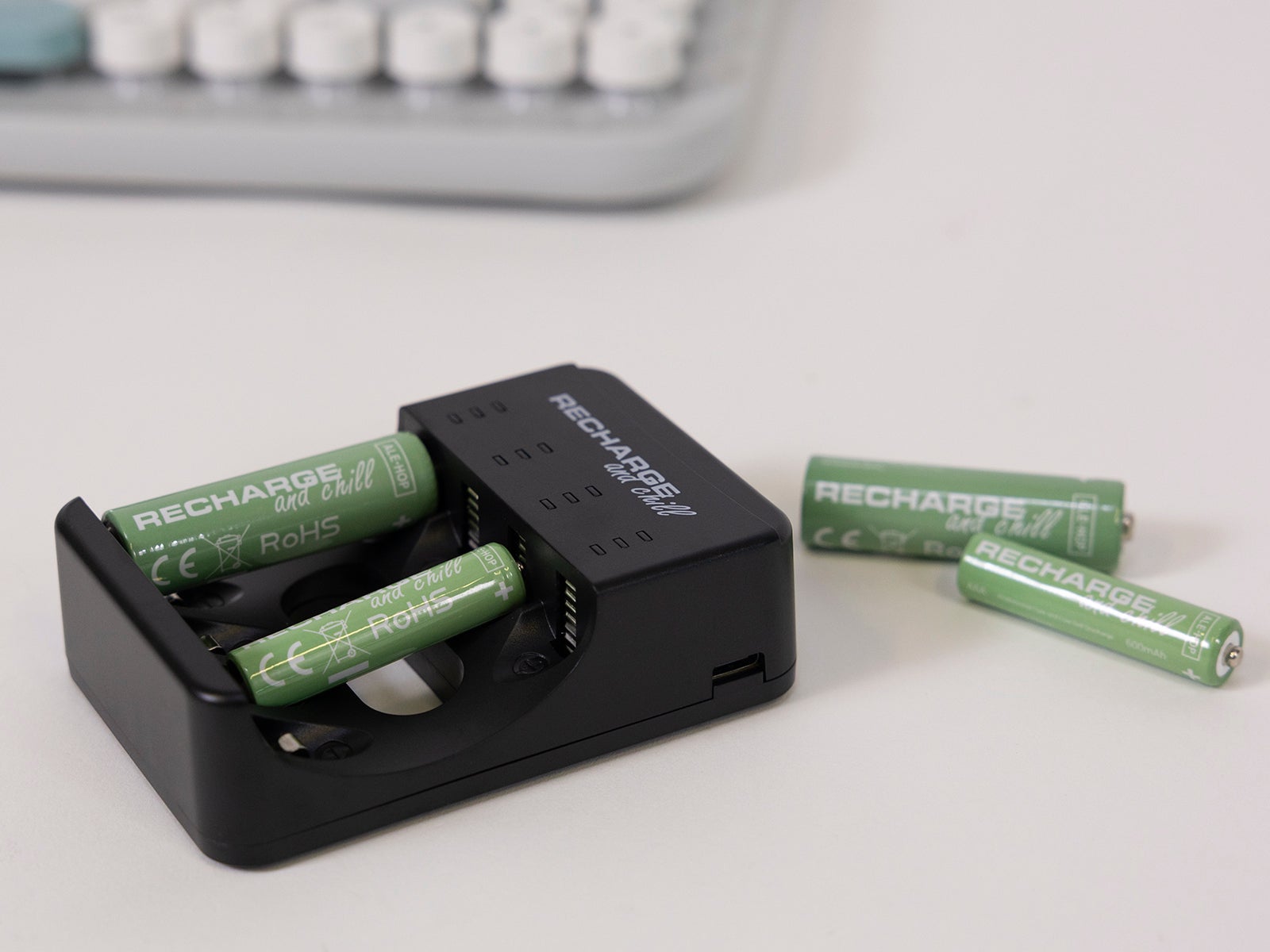 Set cargador y 4 pilas recargables