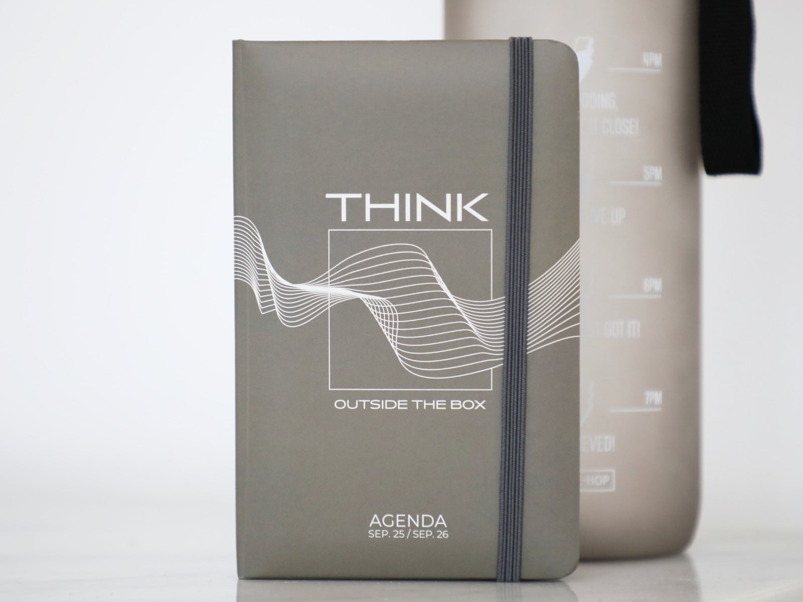 Agenda escolar A6 Semana vista 25/26 – Think outside the book