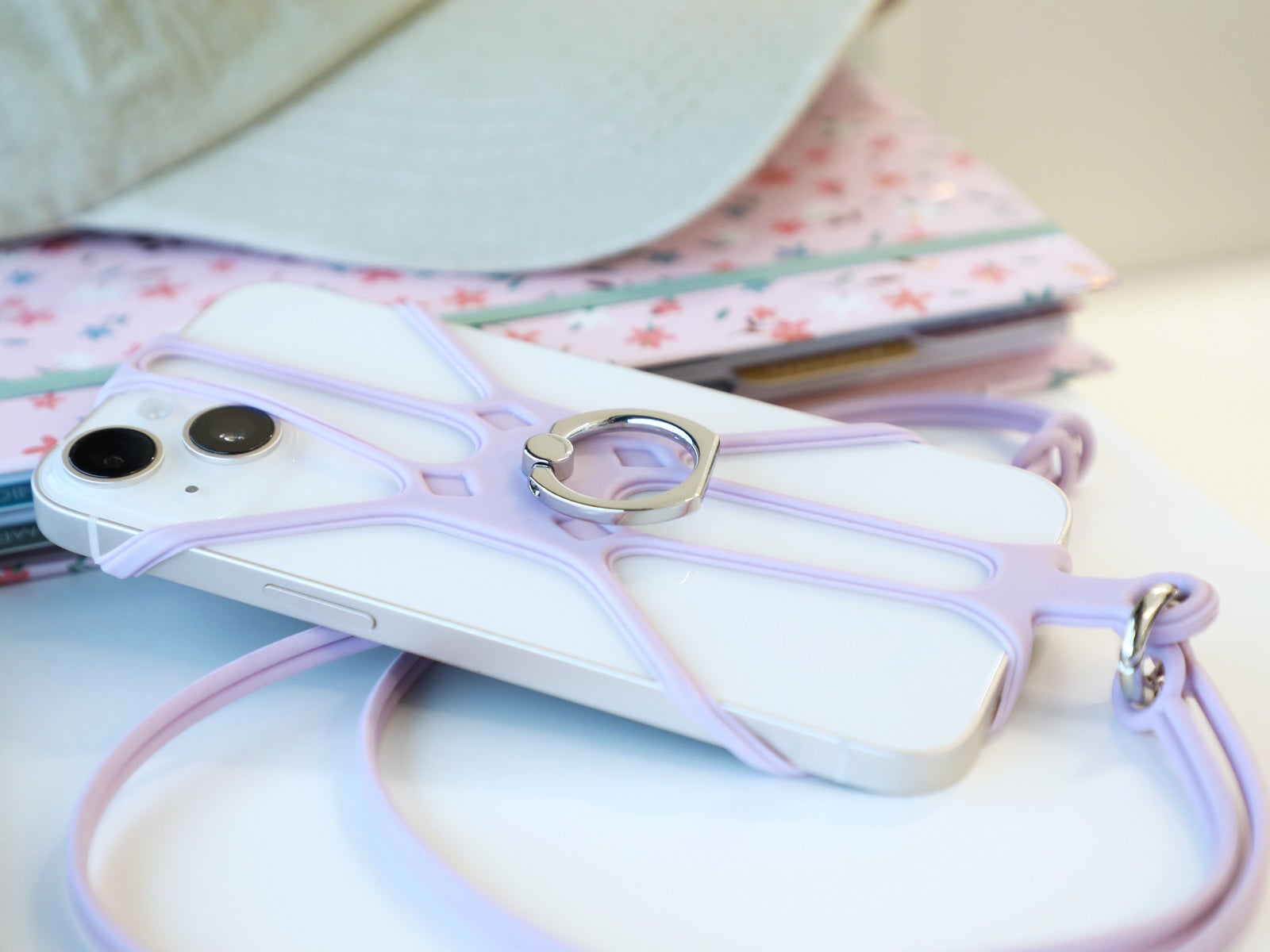 Colgador universal para móvil lila