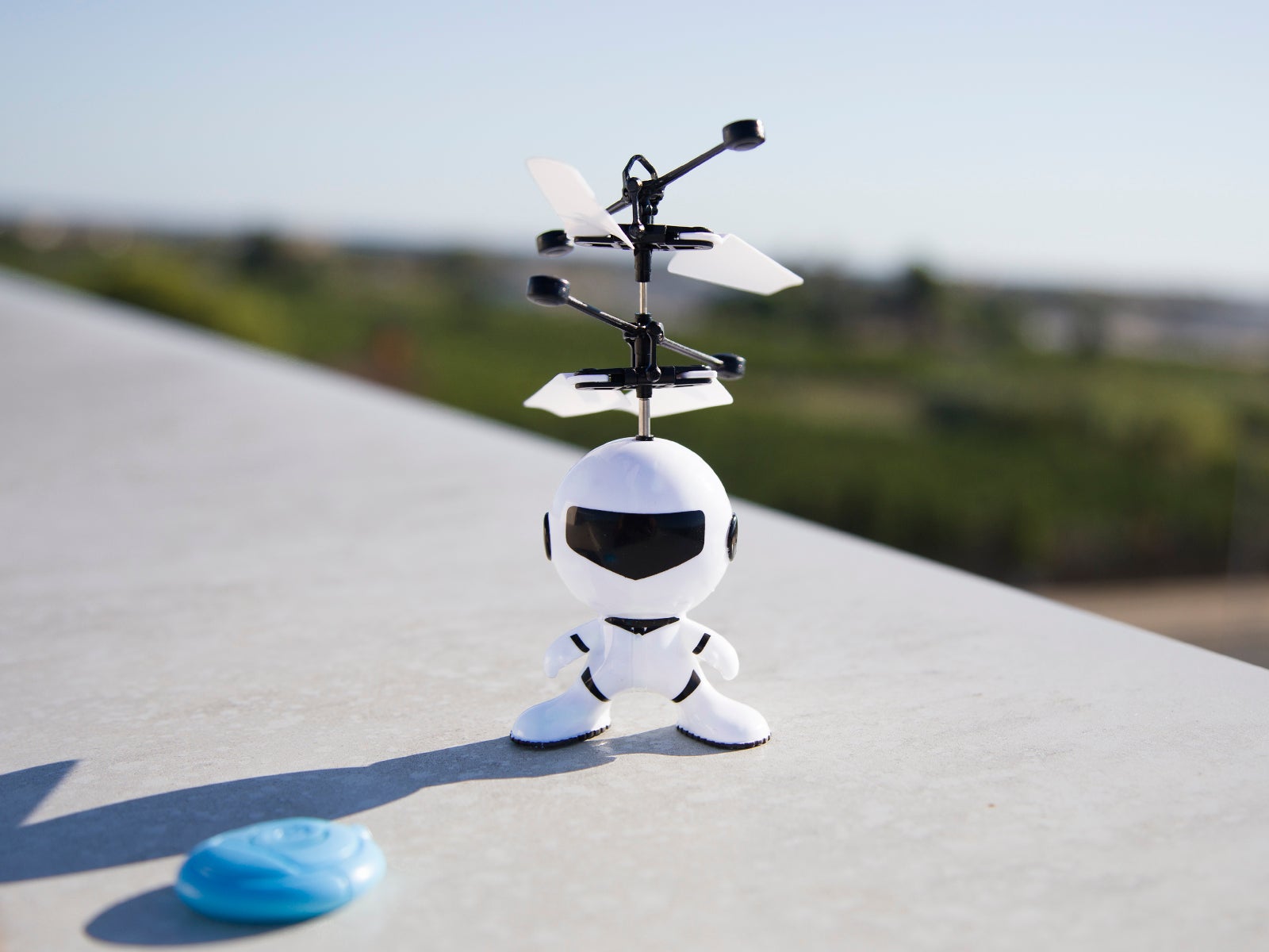 Juguete robot volador