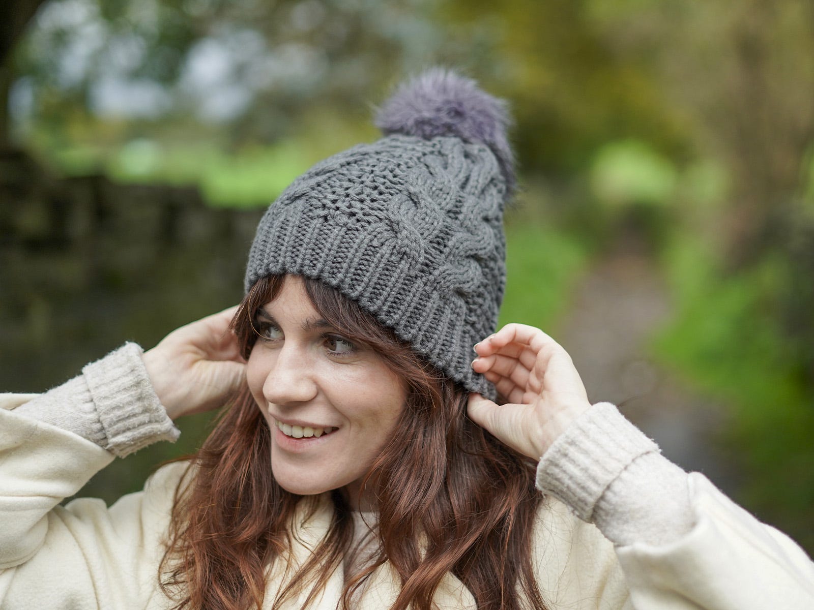 Gorro pompon gris Ale-Hop