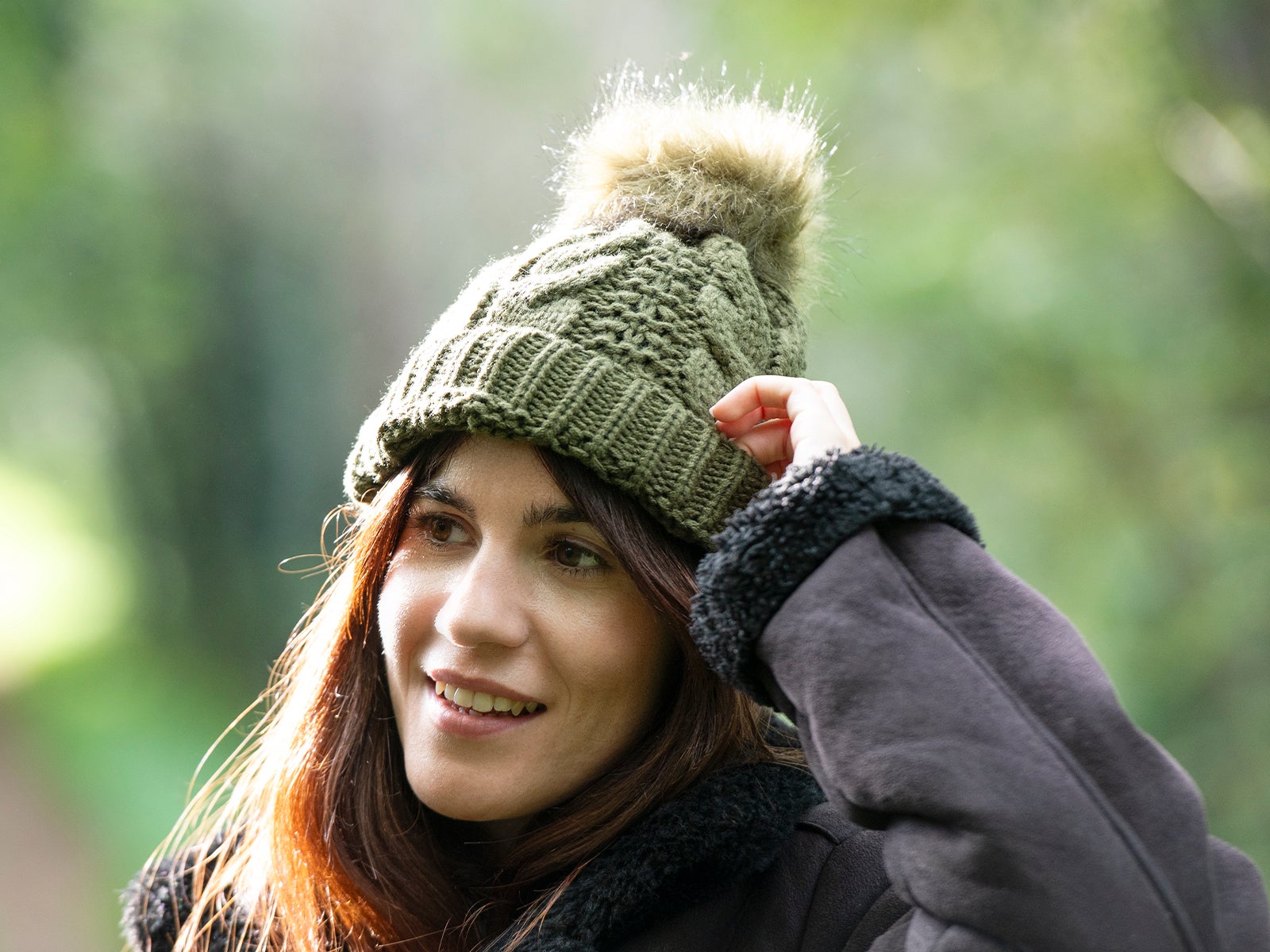 Gorro com pompom - Verde escuro