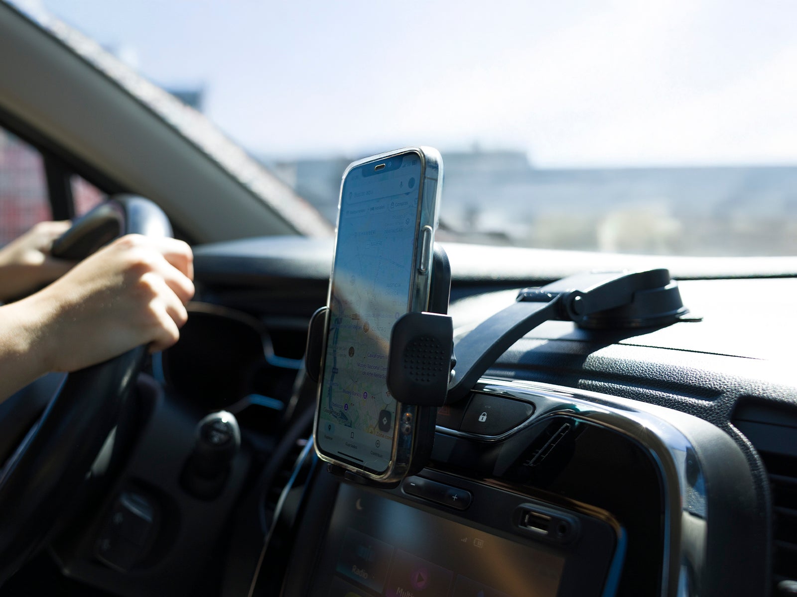 Soporte de móvil para coche con ventosa