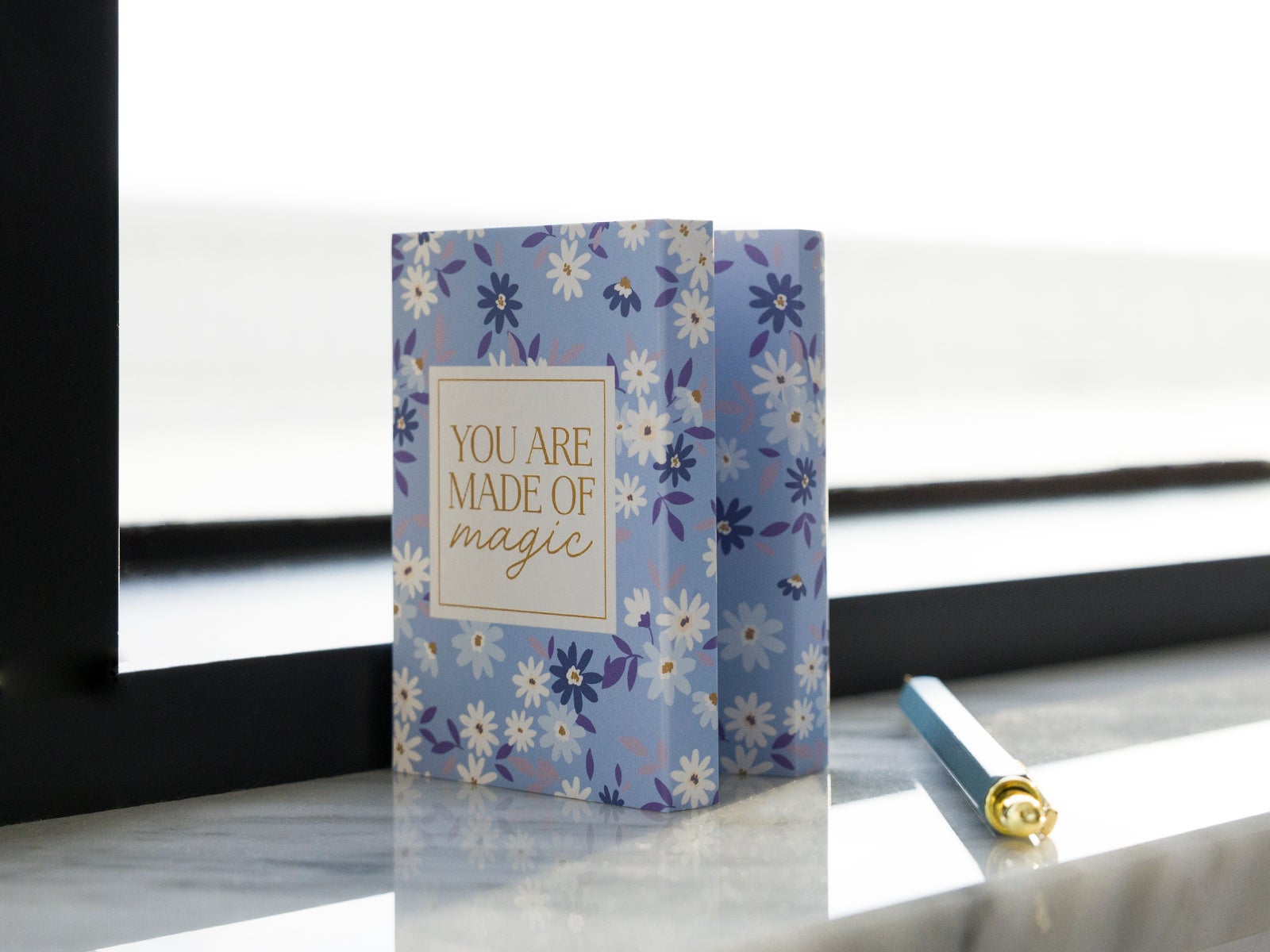 Bloc de notas y marcadores - You are made of magic