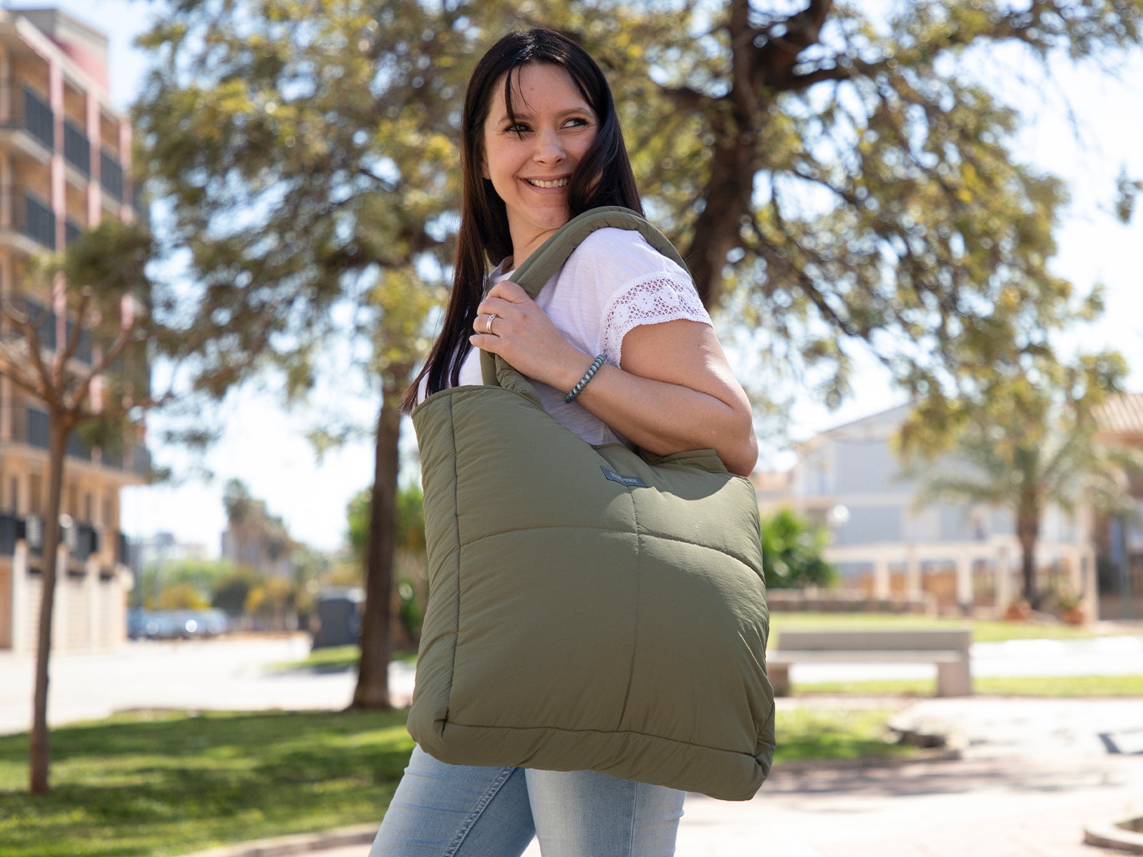 Bolso de hombro con asa corta