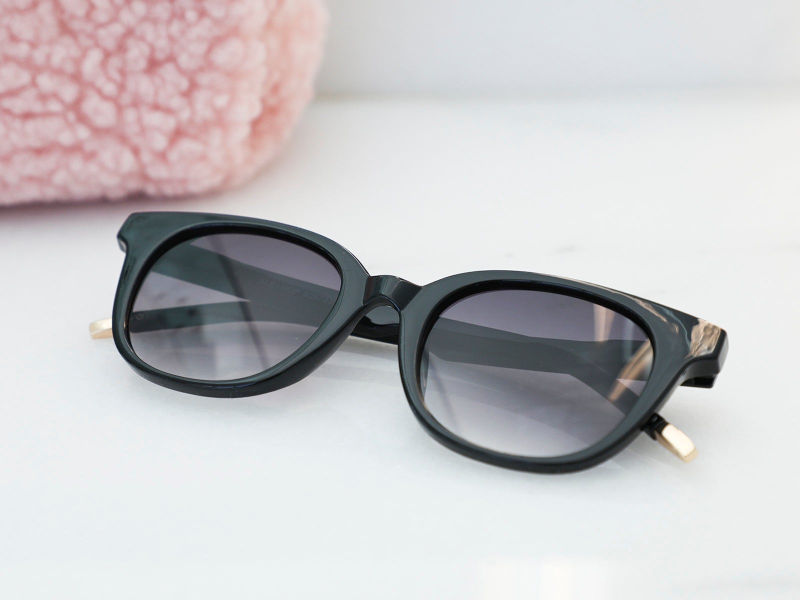 Gafas sol ovaladas negro metal | Ale-Hop