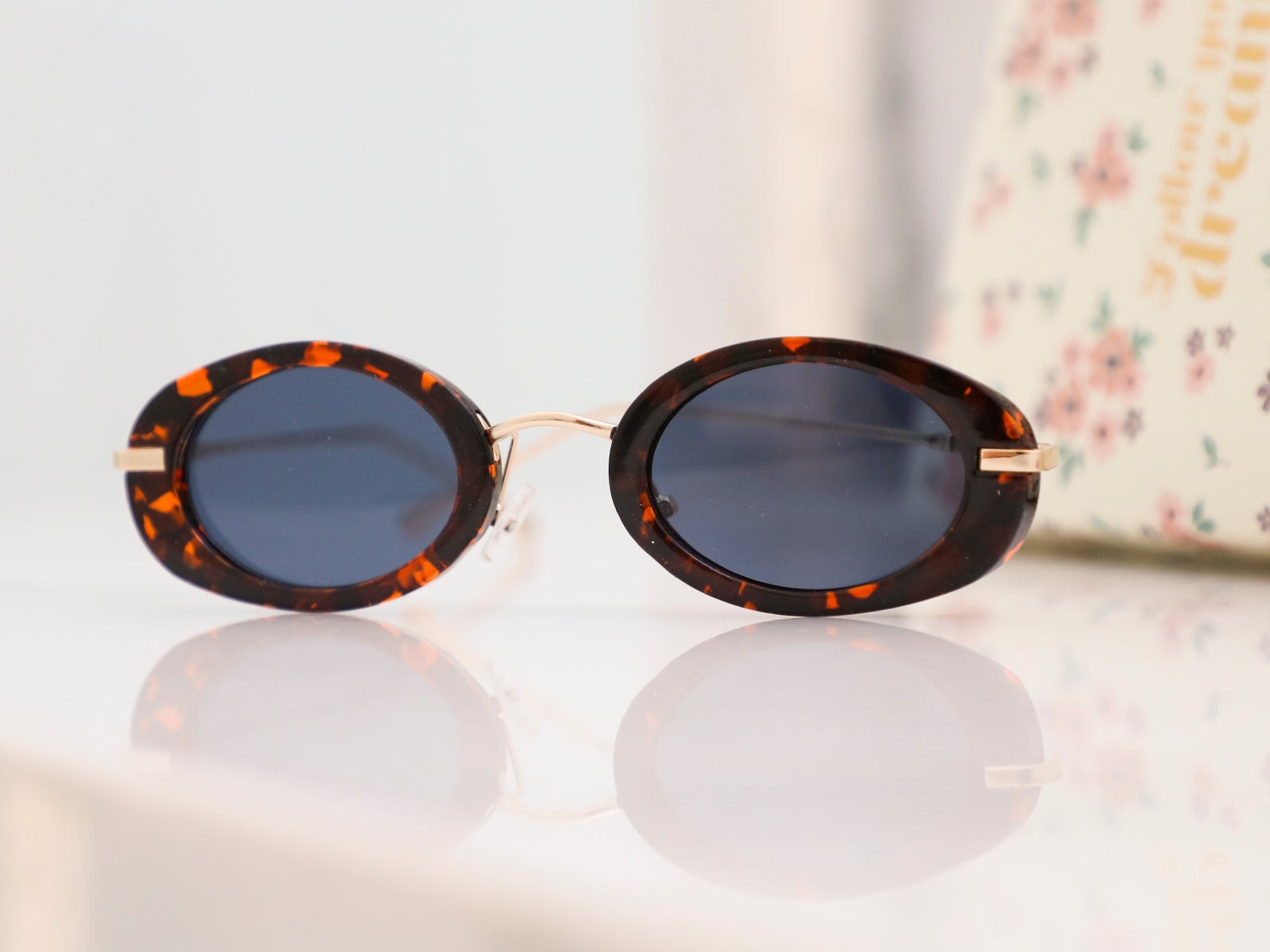 Black oval sunglasses