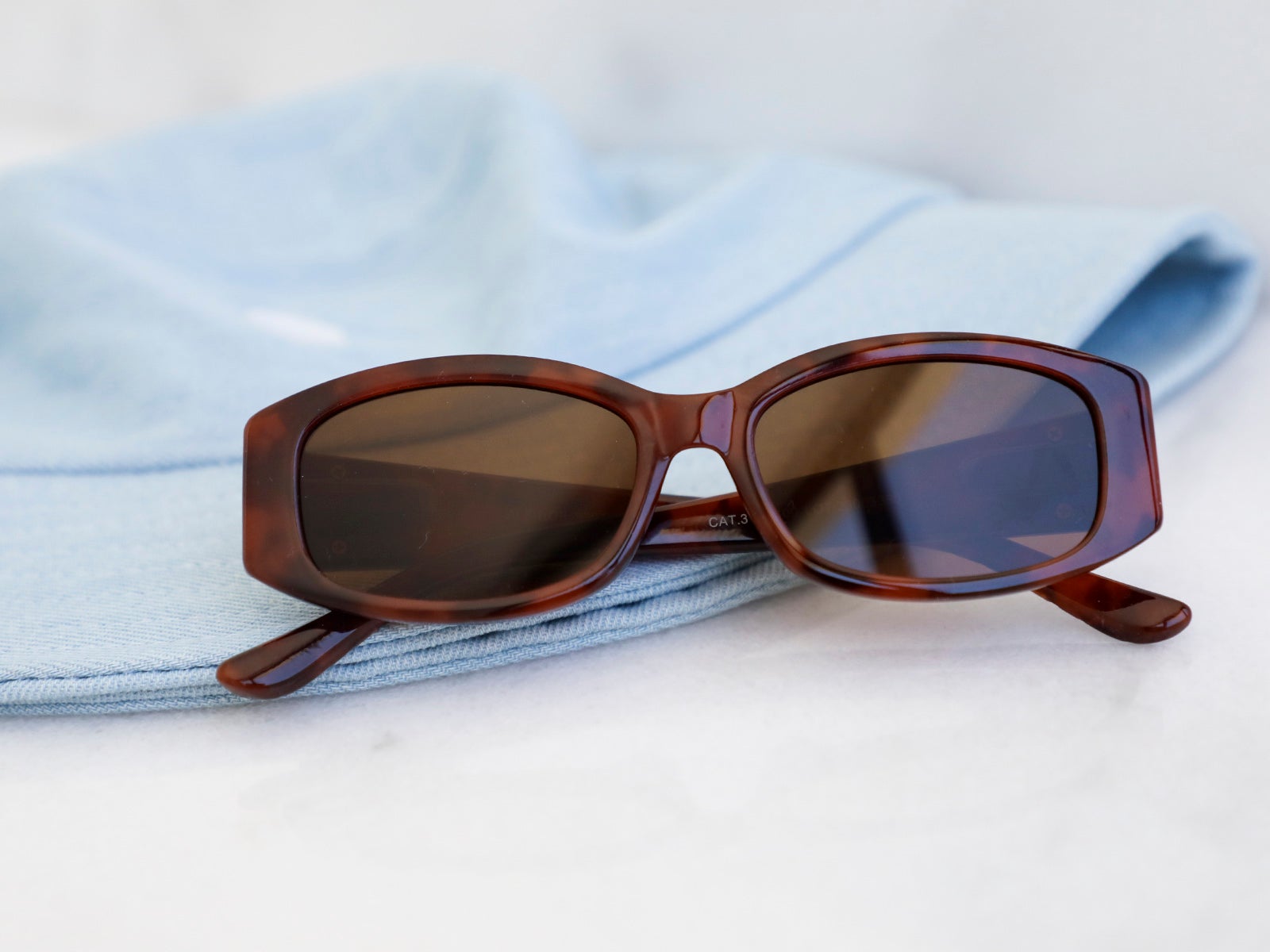 Oval sunglasses brown