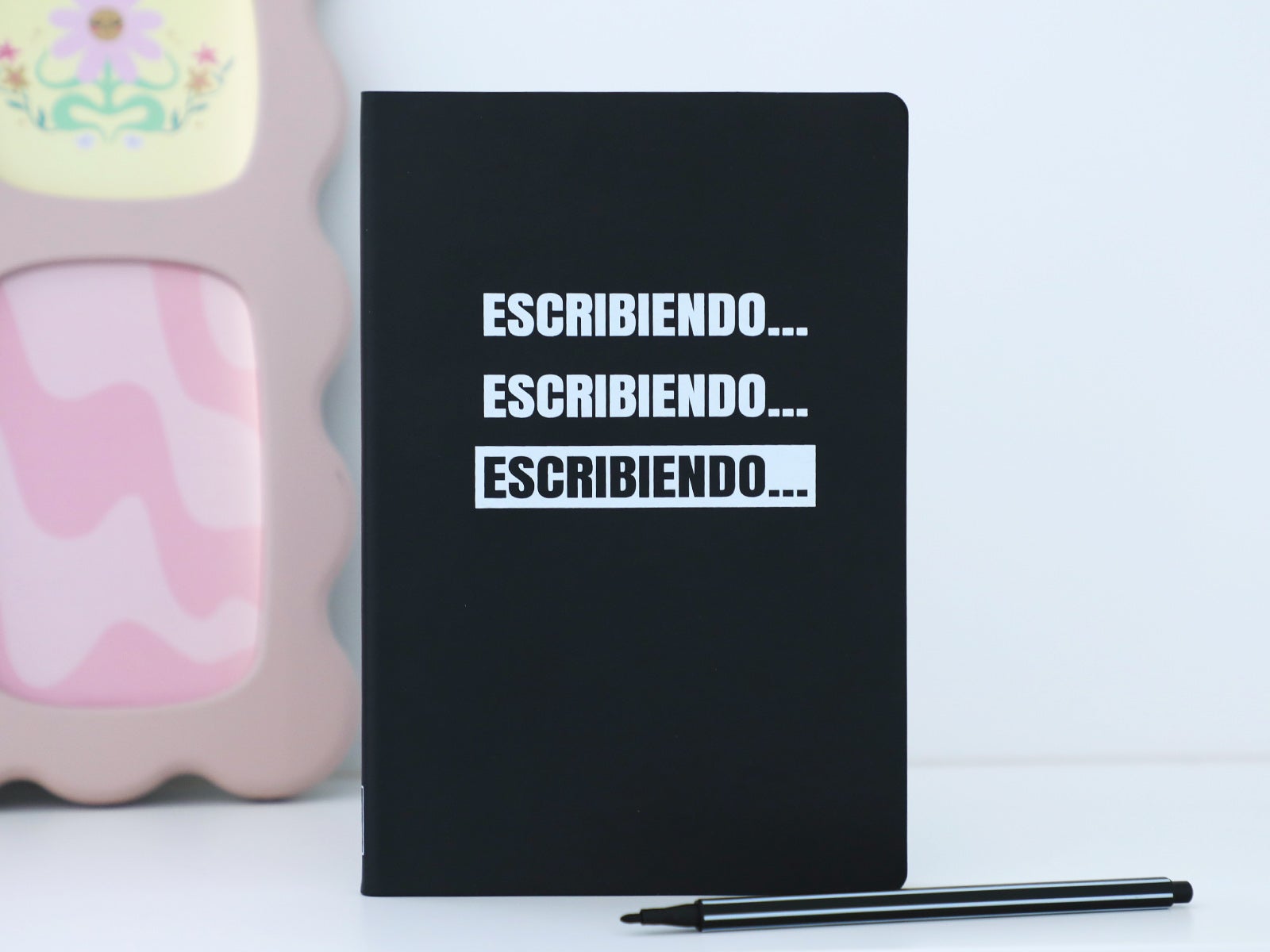 Libreta - Escribiendo