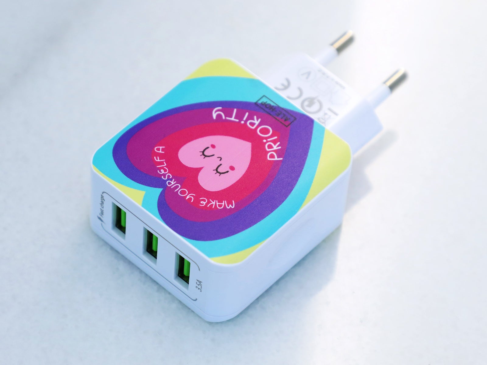 Usb charger 3 ports priority