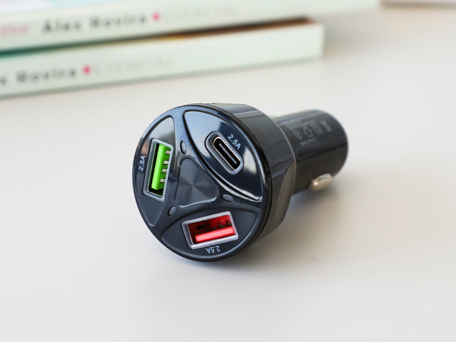 Cargador mechero para coche con 3 puertos negro