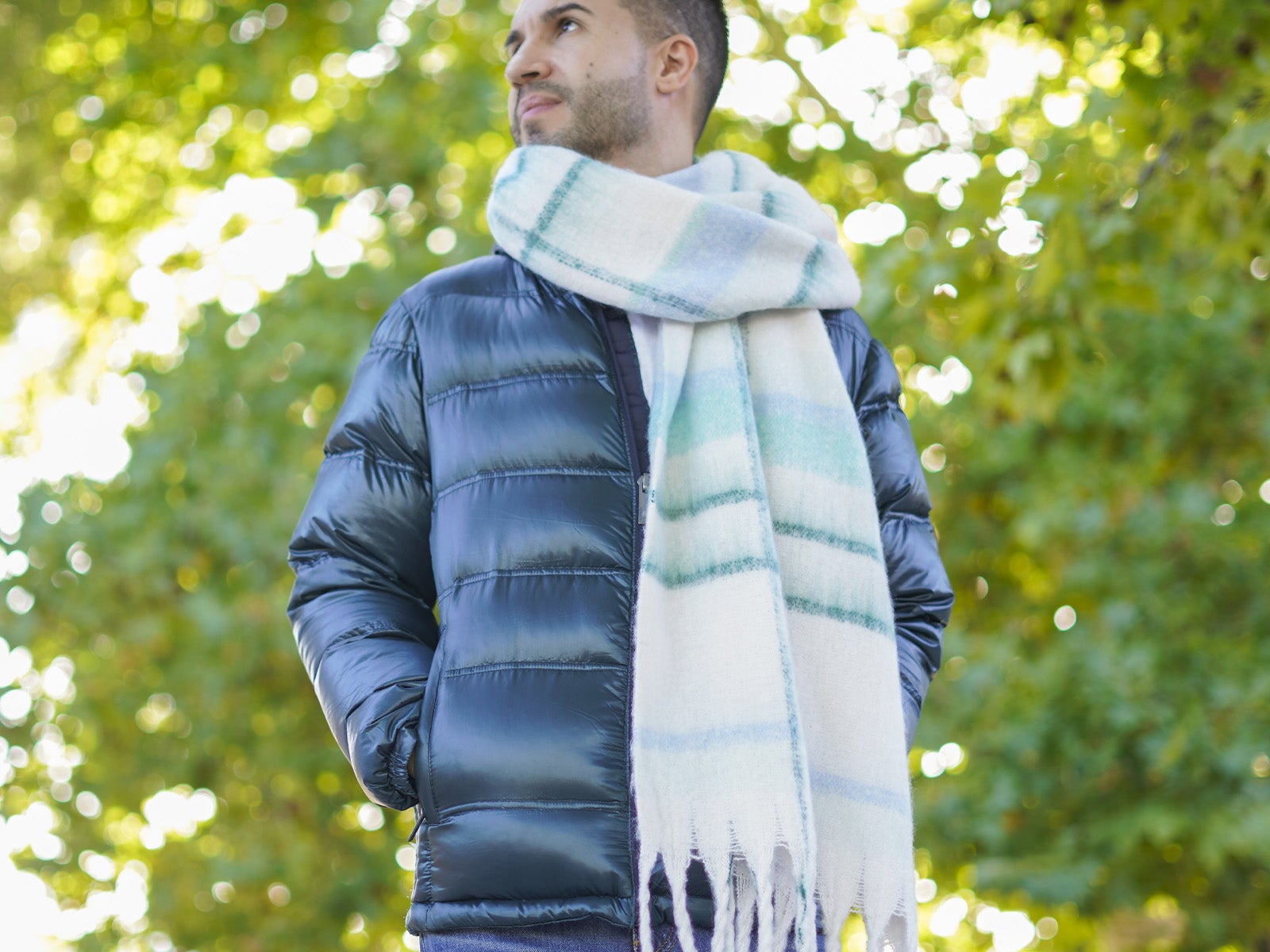 Bufanda de cuadros con flecos verde y blanca