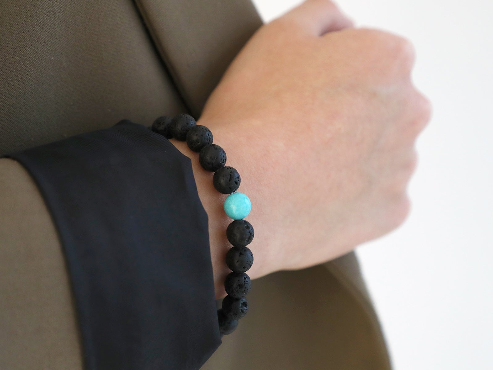 Pulsera de piedras redondas con turquesa 