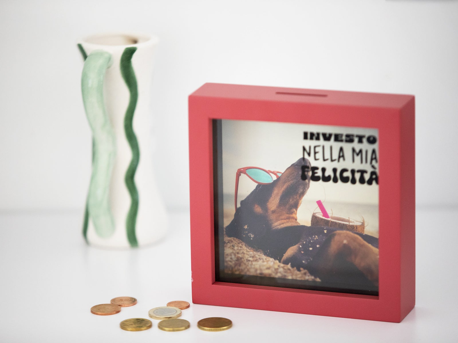 Hucha de madera roja - Investo nella mia felicità