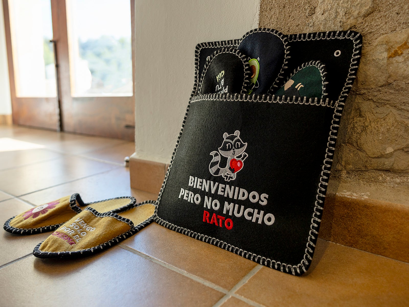 Zapatillas de invitados | Bienvenidos pero no mucho rato