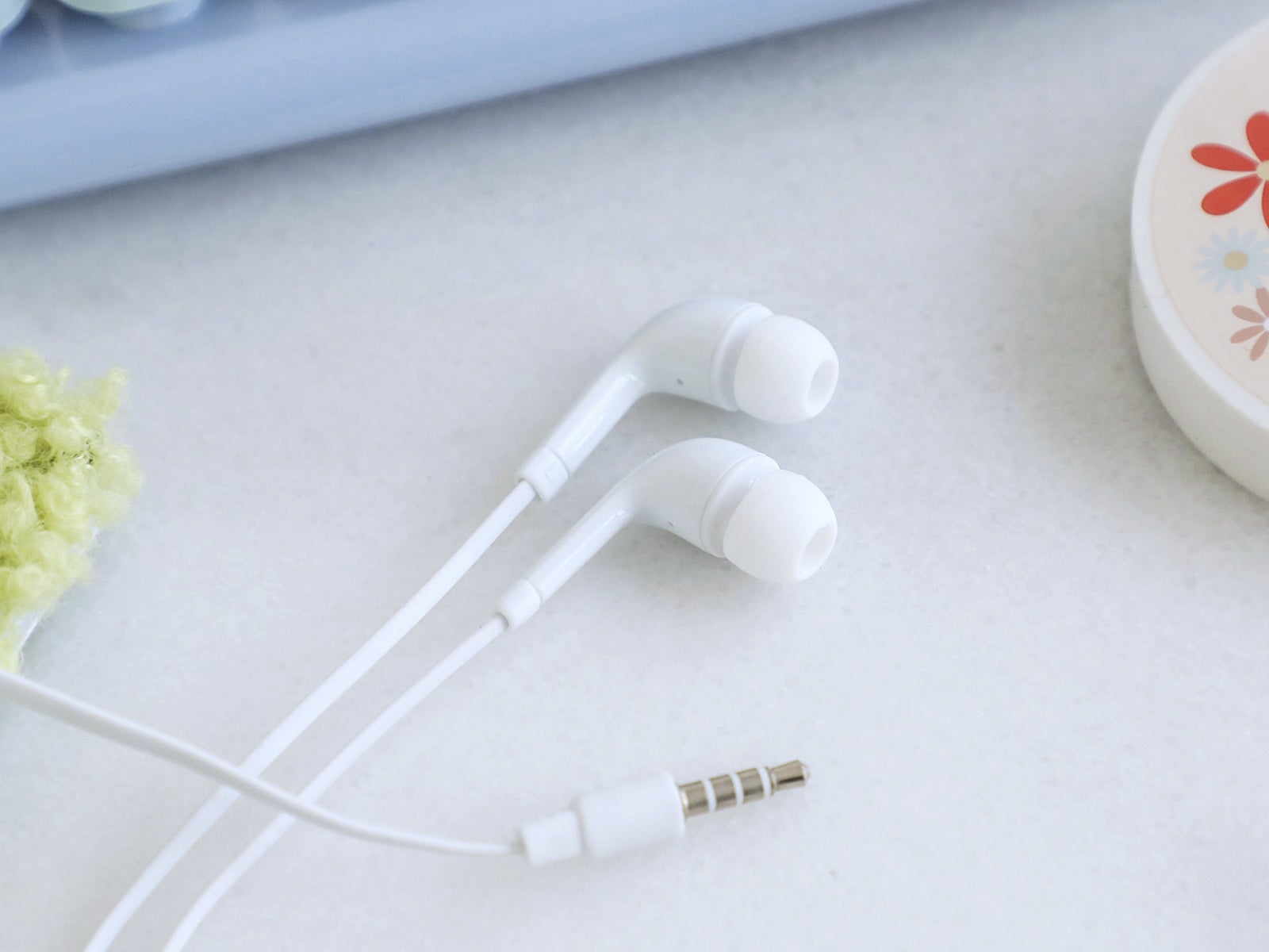 Auriculares con micrófono blanco