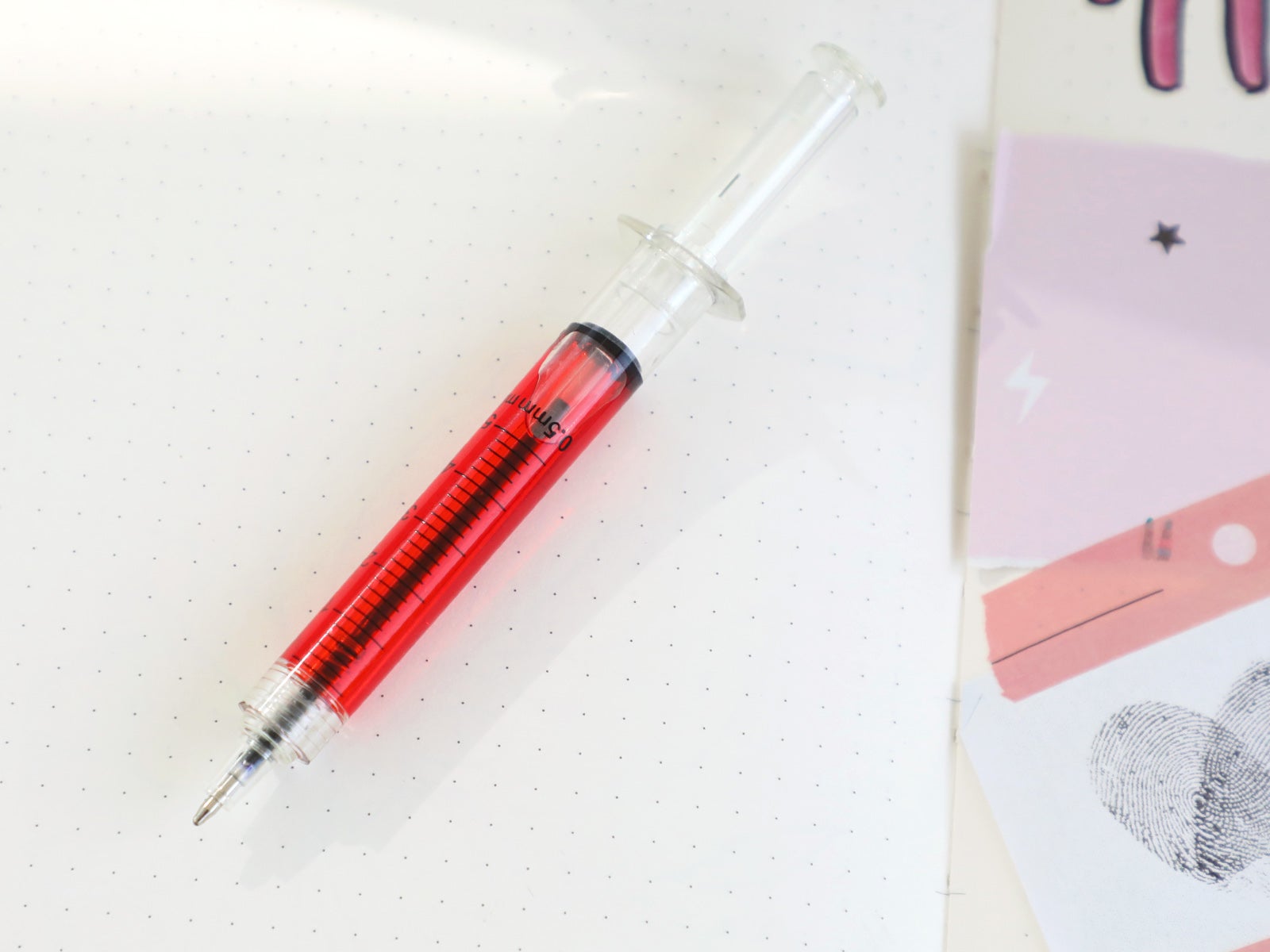 Bolígrafo jeringuilla rojo