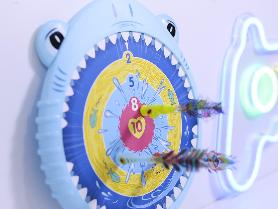 Juguete diana magnética tiburón Ale-Hop - Main Image