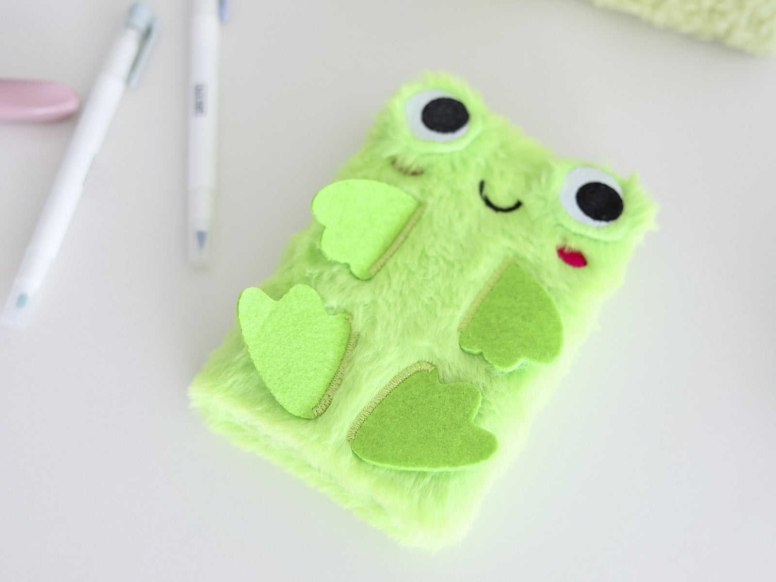 Libreta peluche A6 rana verde