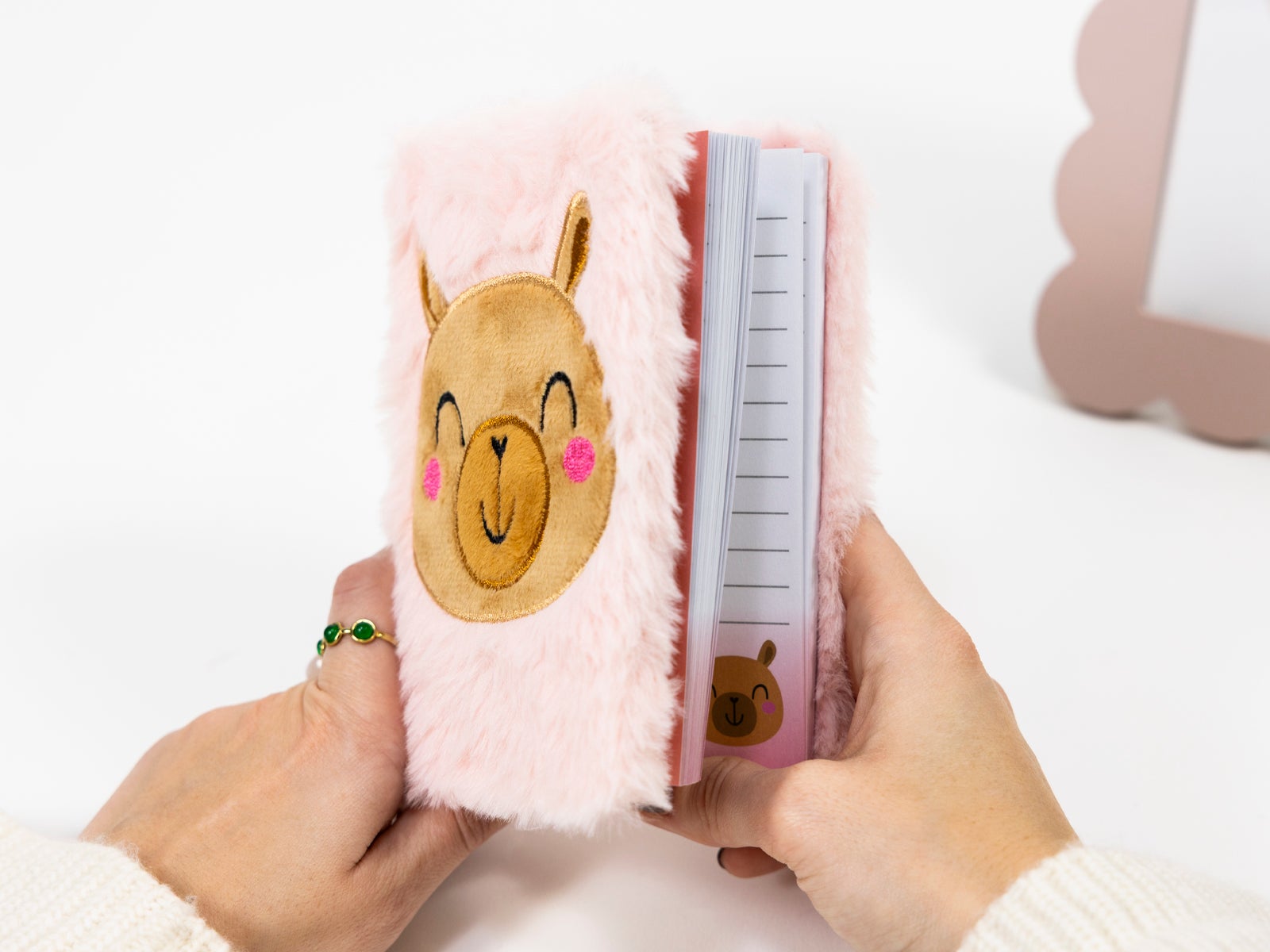 Caderno A6 de peluche de capivara